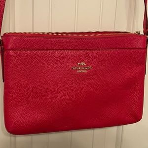 Coach leather shoulder bag.